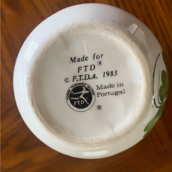 Vintage Hand-painted Vase FTD 1983 made in Portugal - Picture 2 of 11